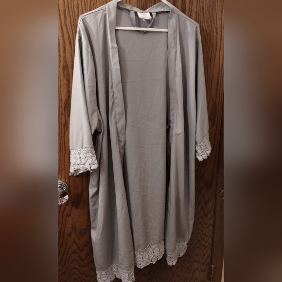 S.S. Weddings Lightweight Gray Robe - Picture 1 of 8